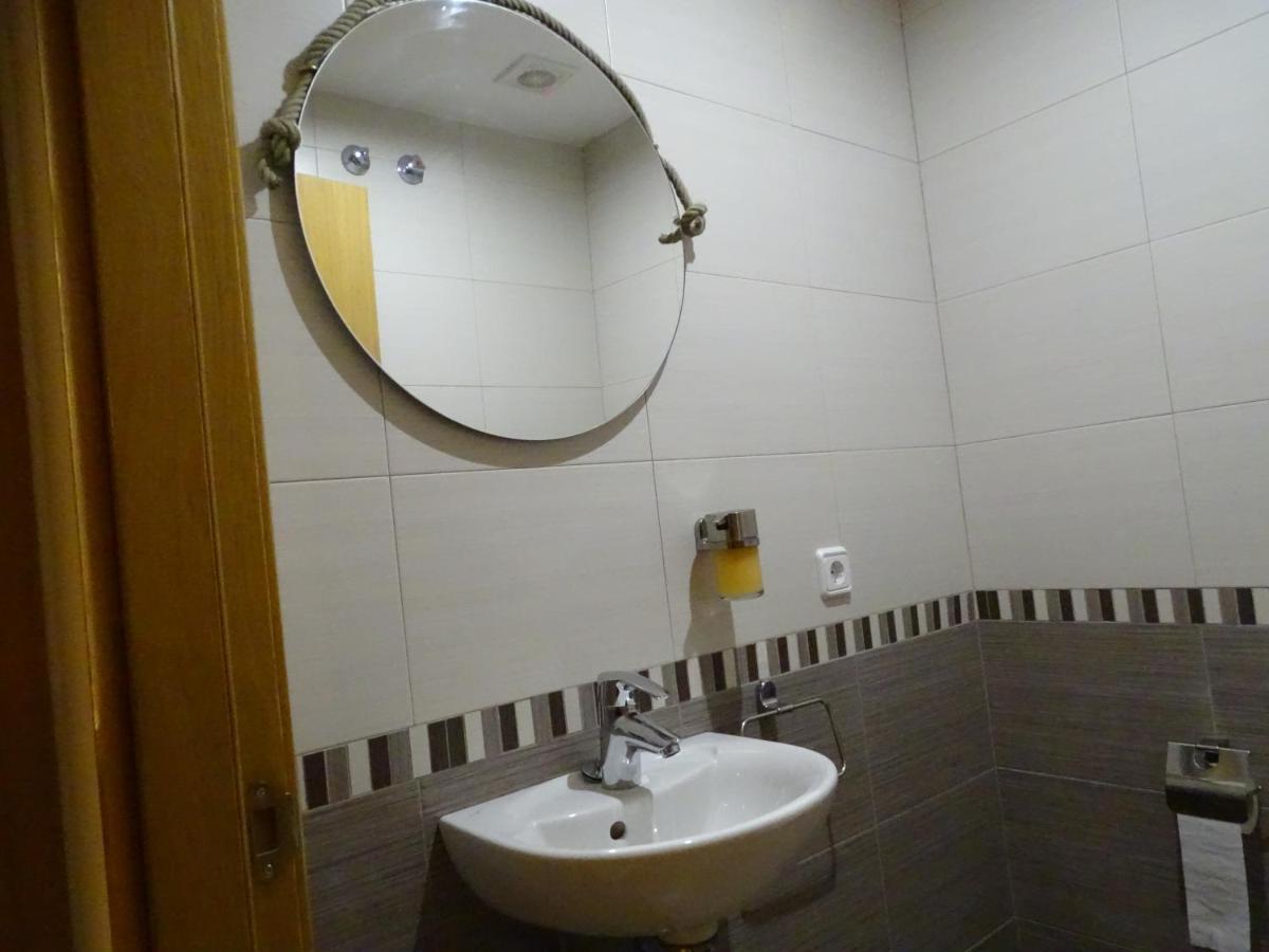 Apartamento Piscina Viena Roses Esterno foto