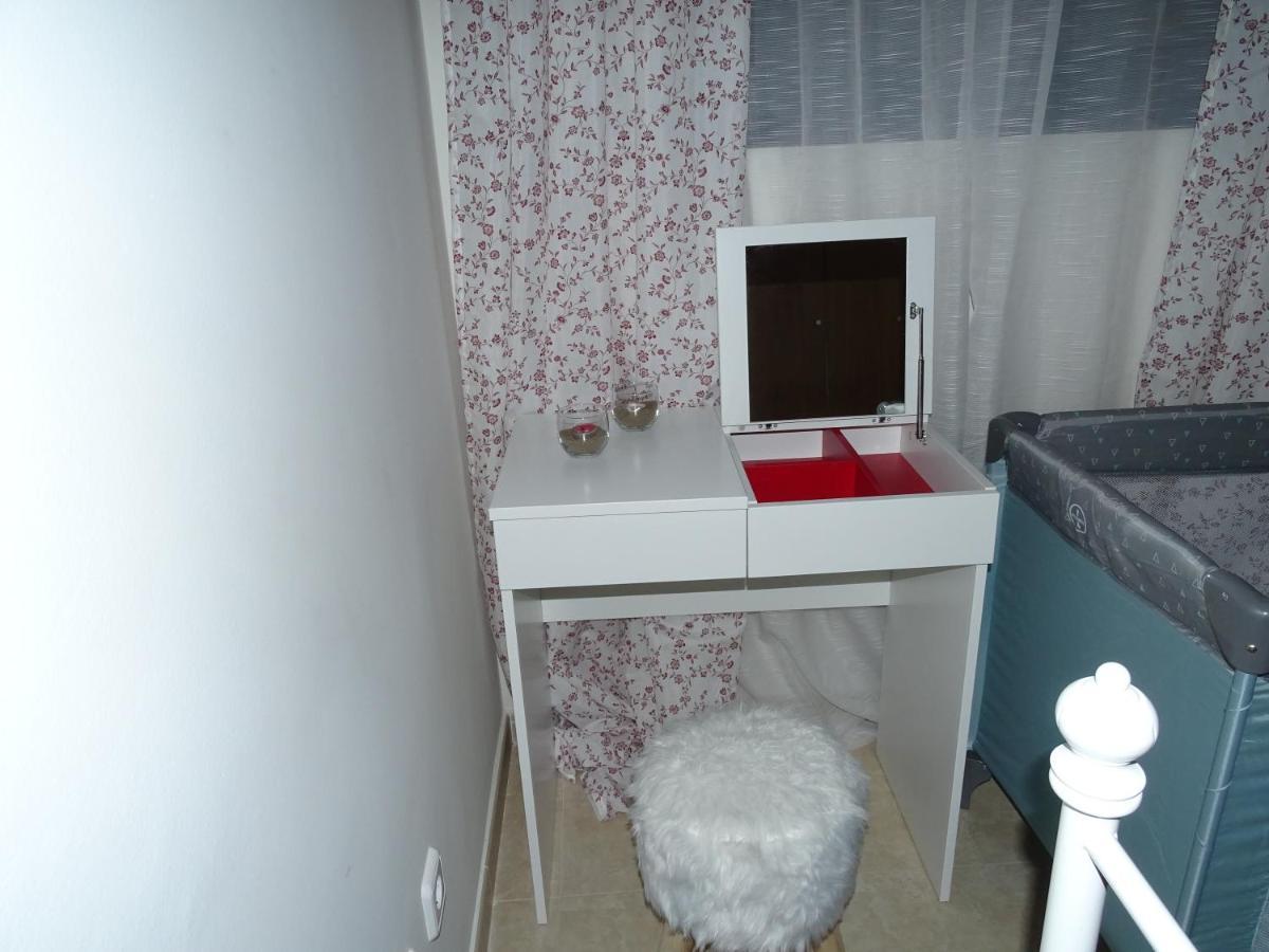 Apartamento Piscina Viena Roses Esterno foto