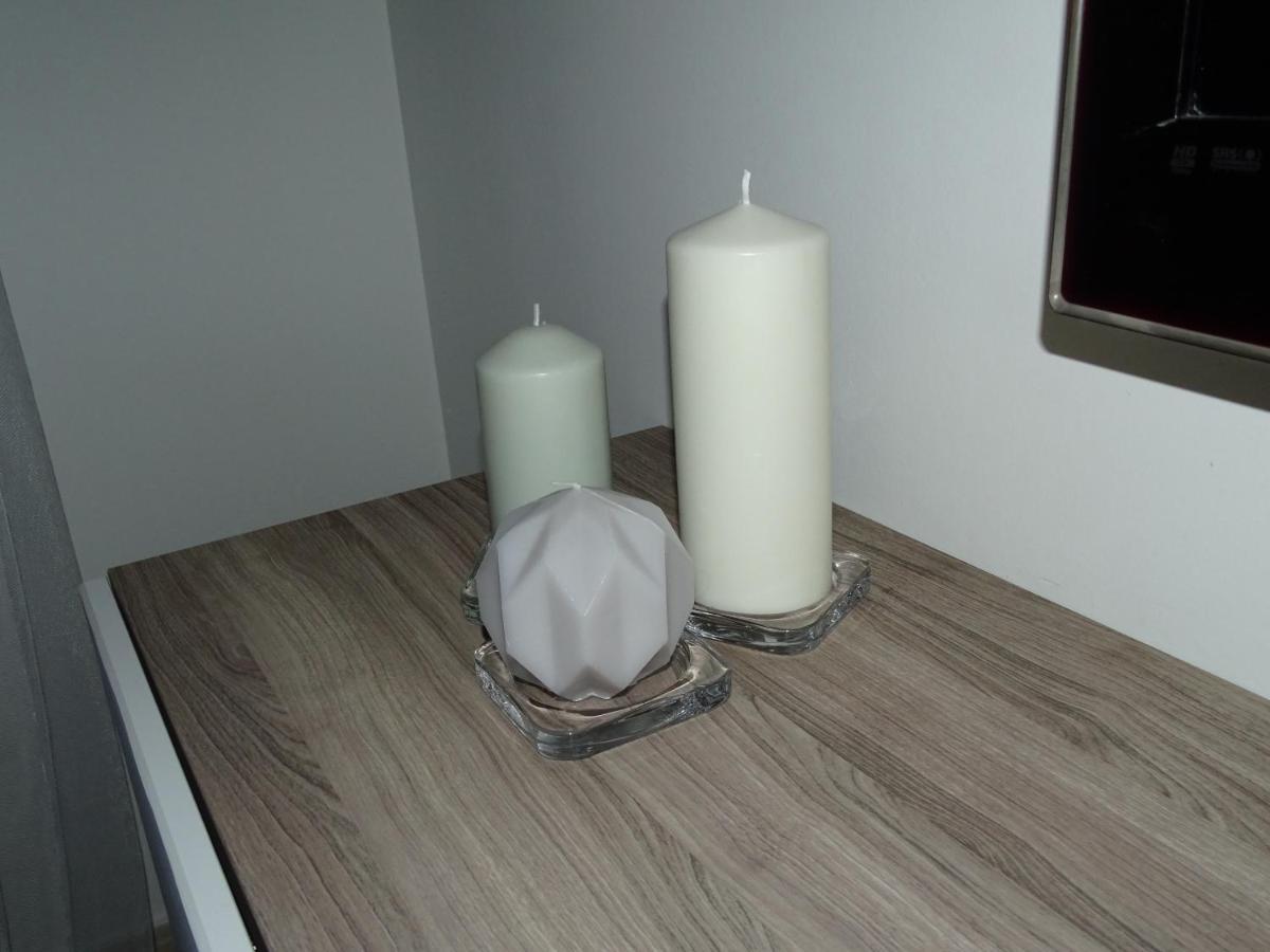 Apartamento Piscina Viena Roses Esterno foto