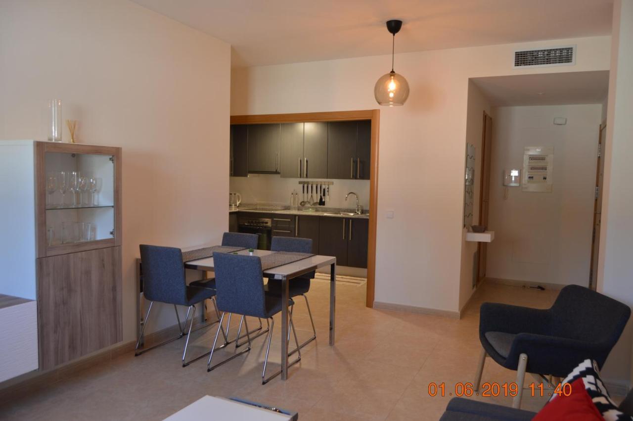 Apartamento Piscina Viena Roses Esterno foto